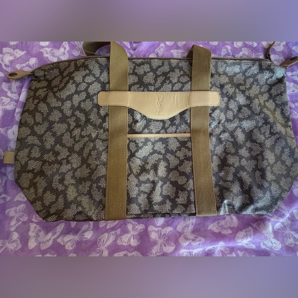 Yves Saint Laurent Iconic Giraffe Classic and Collectible Gray and Tan Tote Bag